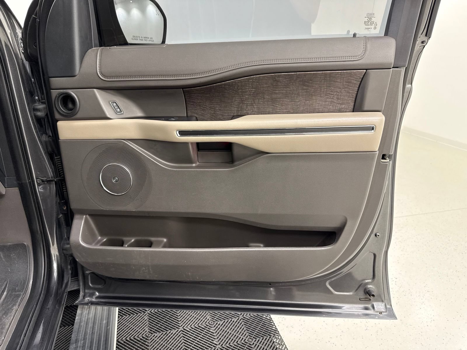Used 2019 Ford Expedition Limited w/ Equipment Group 302A RWD image 28