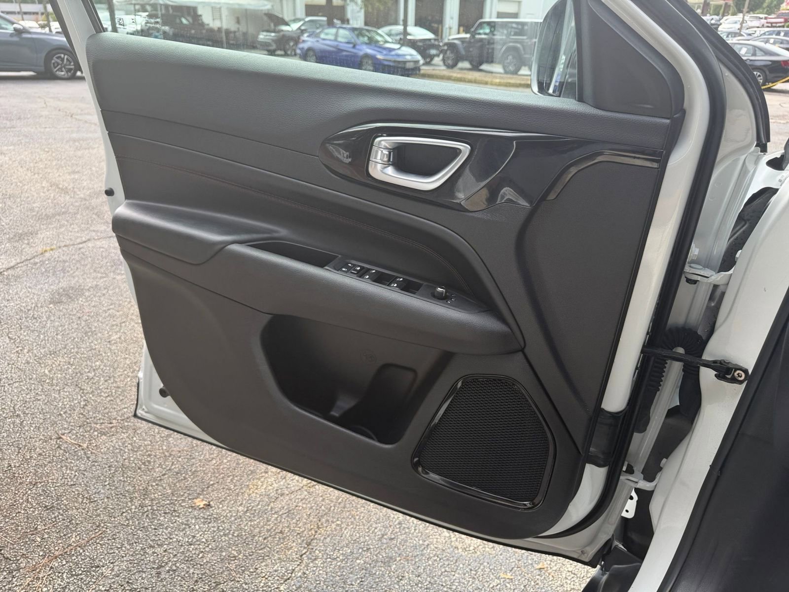 Used 2025 Jeep Compass Trailhawk image 20