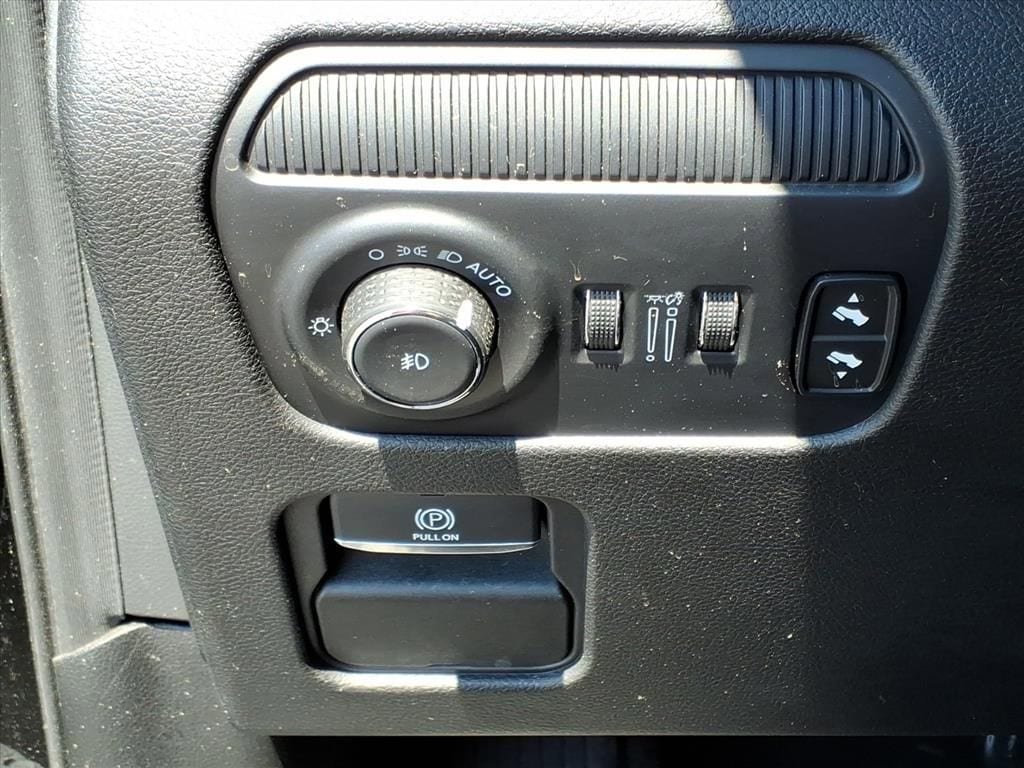 Used 2024 Jeep Wagoneer Series III AWD/4WD image 18