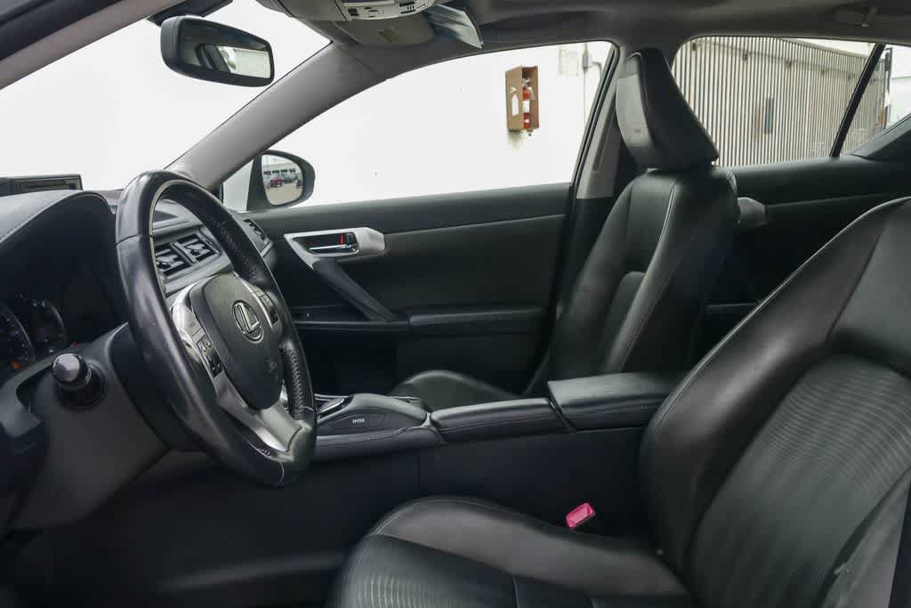 Used 2013 Lexus CT 200h w/ Premium Pkg w/Navigation FWD image 17