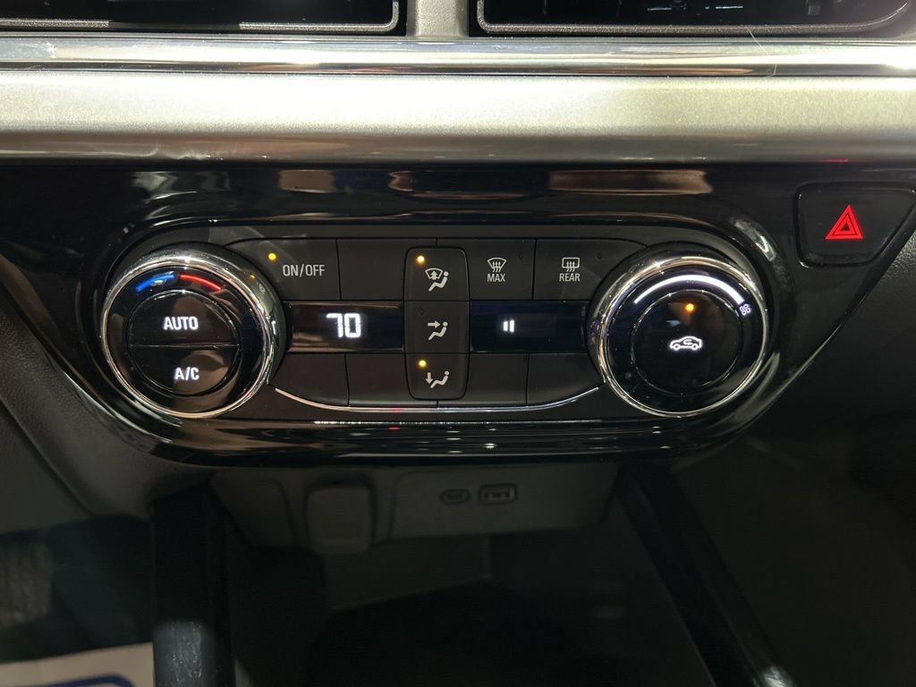 Used 2025 Chevrolet Trax LT FWD image 26