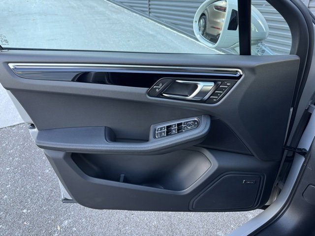 New 2026 Porsche Macan image 13