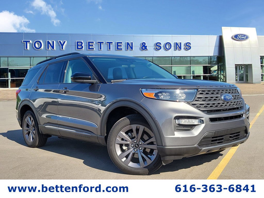 Used 2024 Ford Explorer XLT w/ Equipment Group 202A AWD/4WD image 1