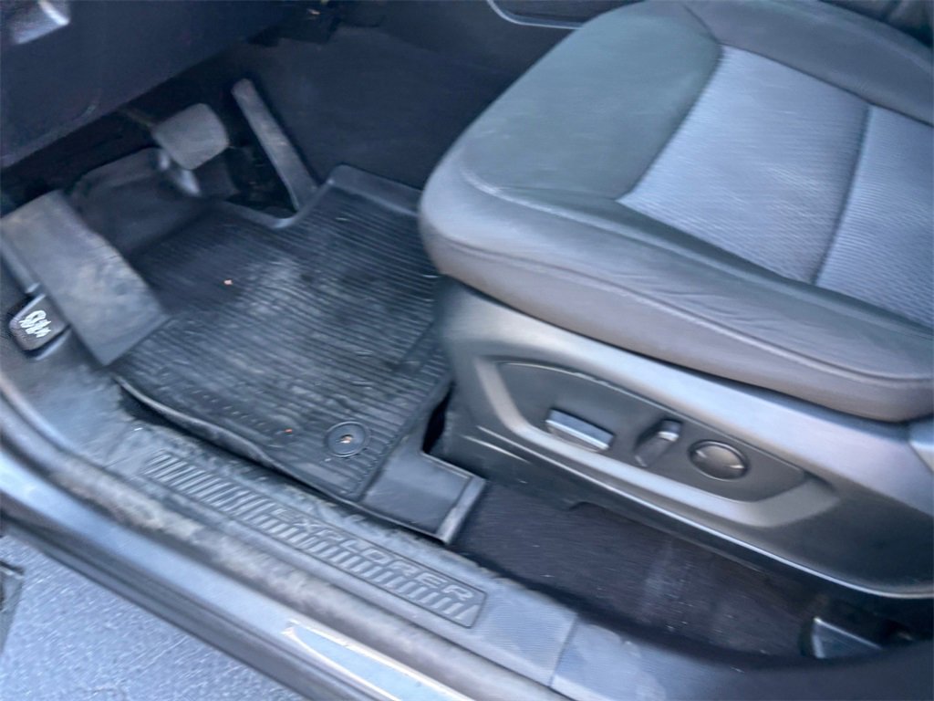 Used 2024 Ford Explorer XLT image 25
