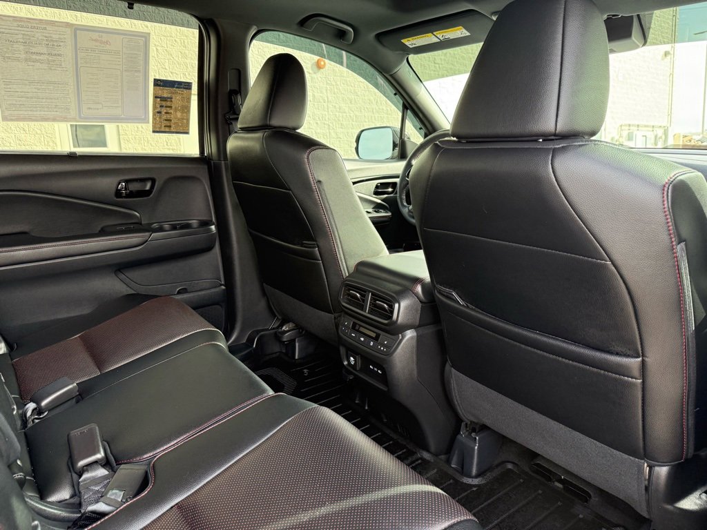 Used 2025 Honda Passport Black Edition image 47