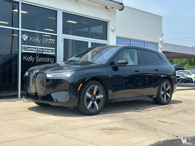 Used 2023 BMW iX xDrive50 w/ Sport Package AWD/4WD image 4