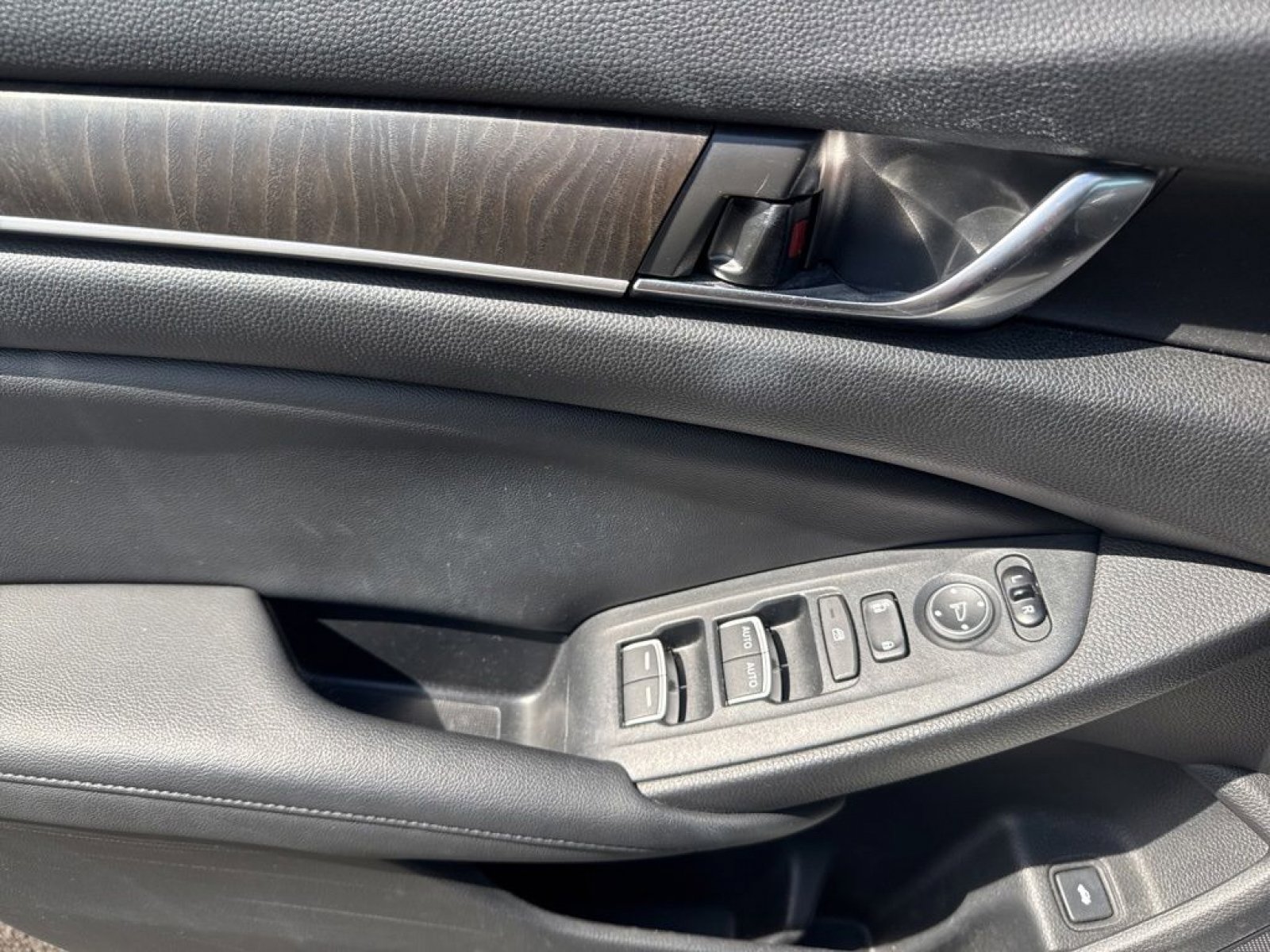 Used 2019 Honda Accord EX image 16