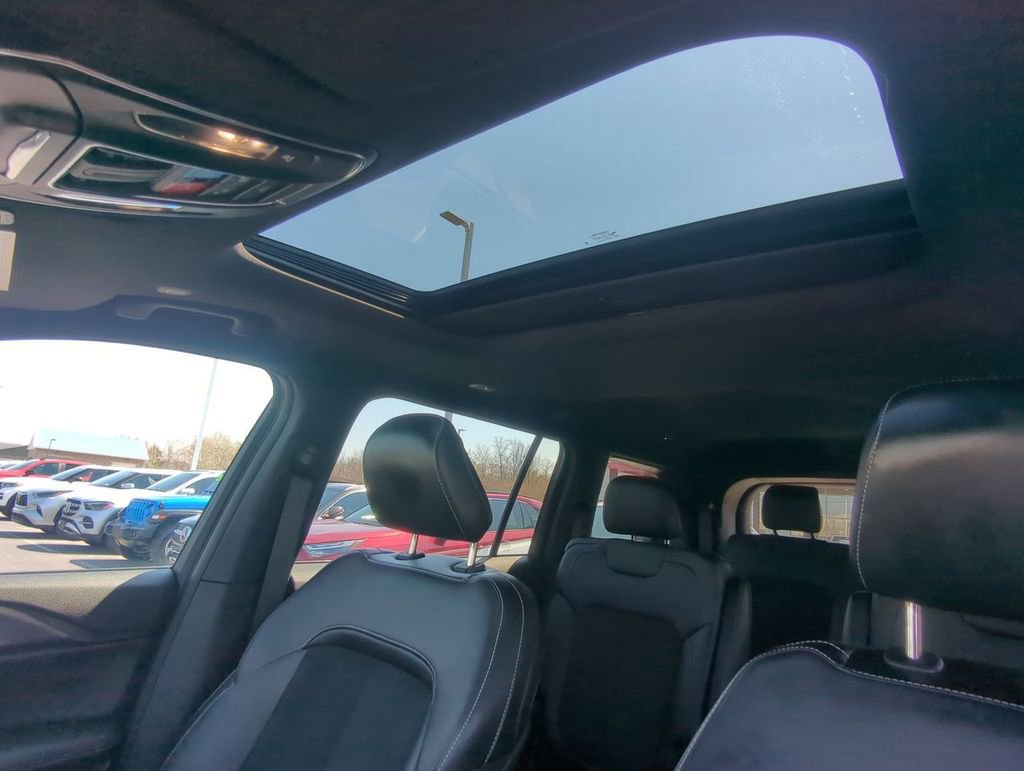 Used 2025 Jeep Grand Cherokee L Laredo AWD/4WD image 28