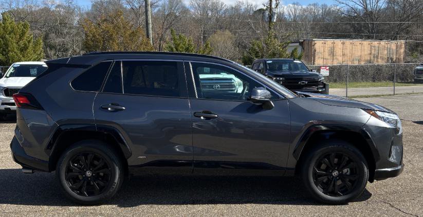 Used 2023 Toyota RAV4 SE image 4