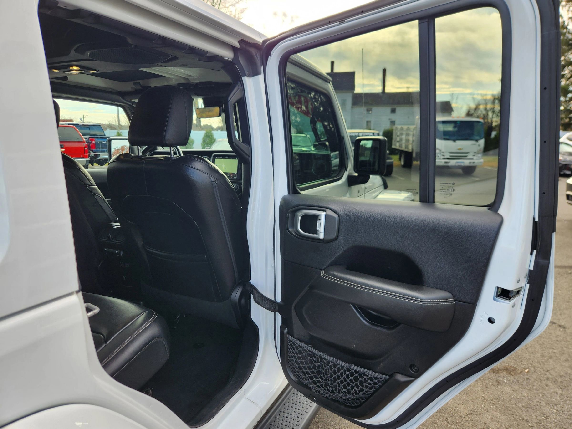 Used 2019 Jeep Wrangler Unlimited Sahara w/ Dual Top Group image 44