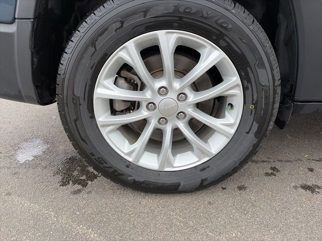 Used 2020 Jeep Cherokee Latitude w/ Cold Weather Group image 20