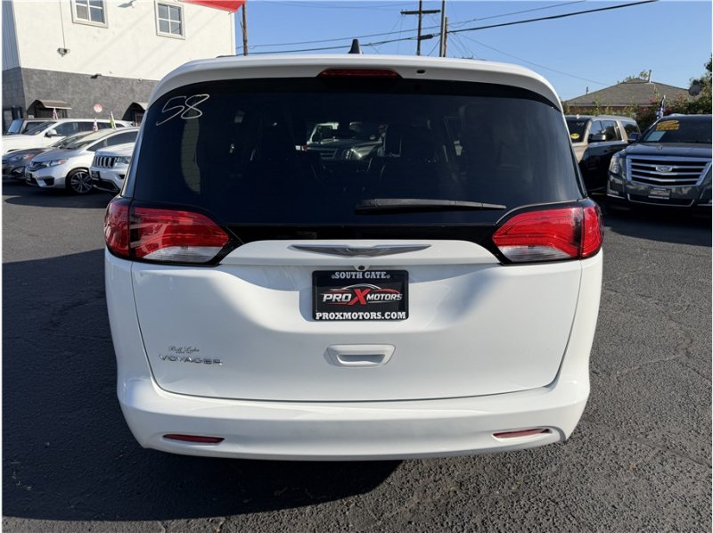 Used 2021 Chrysler Voyager Lxi FWD image 5