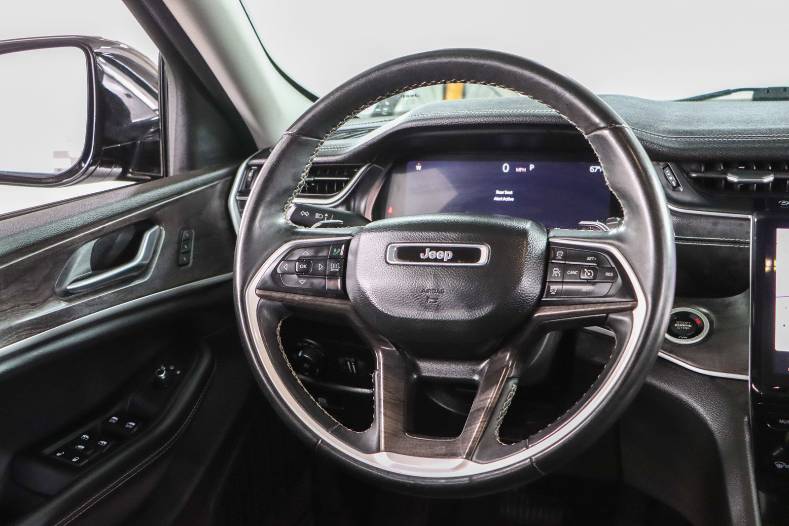 Used 2023 Jeep Grand Cherokee Limited image 12