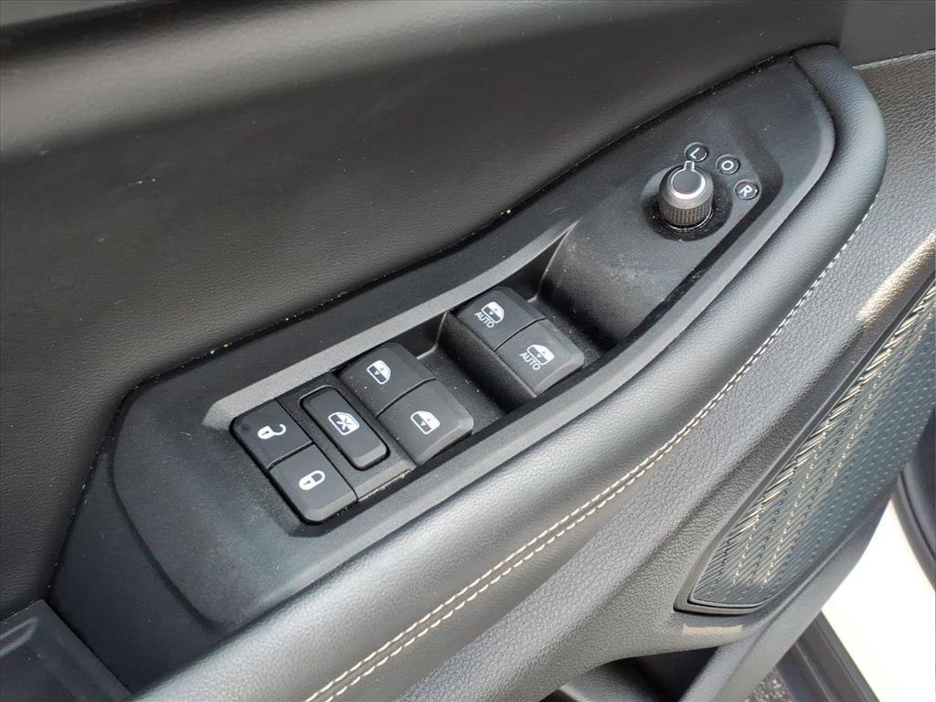 Certified 2025 Jeep Grand Cherokee Altitude AWD/4WD image 19
