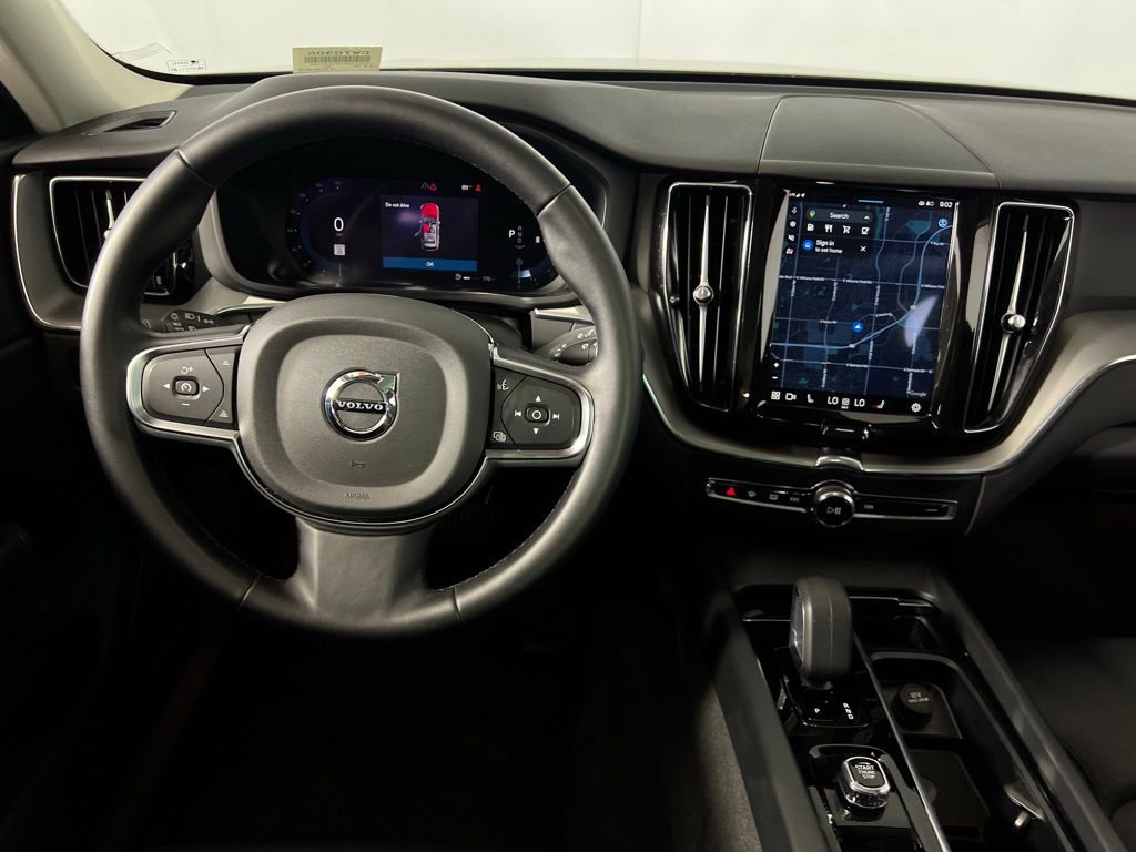 Used 2024 Volvo XC60 B5 Core image 12