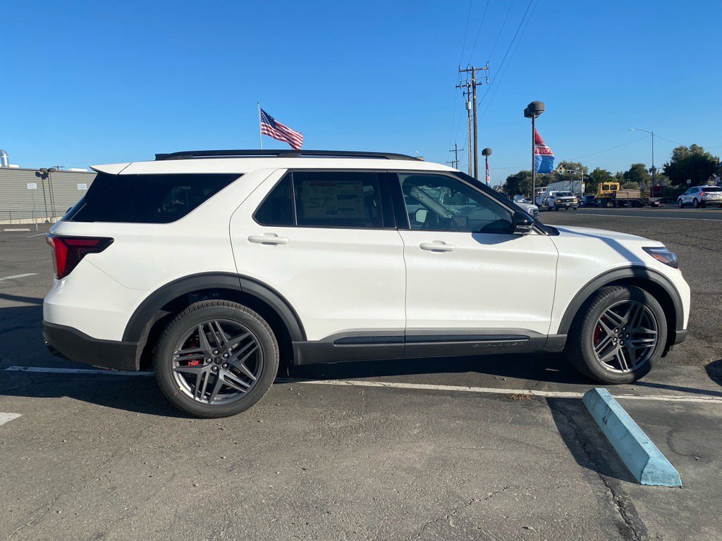 New 2025 Ford Explorer ST image 10