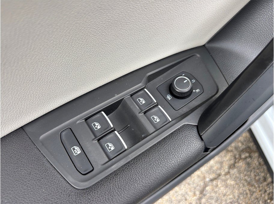 Used 2019 Volkswagen Tiguan SEL R-Line FWD image 22