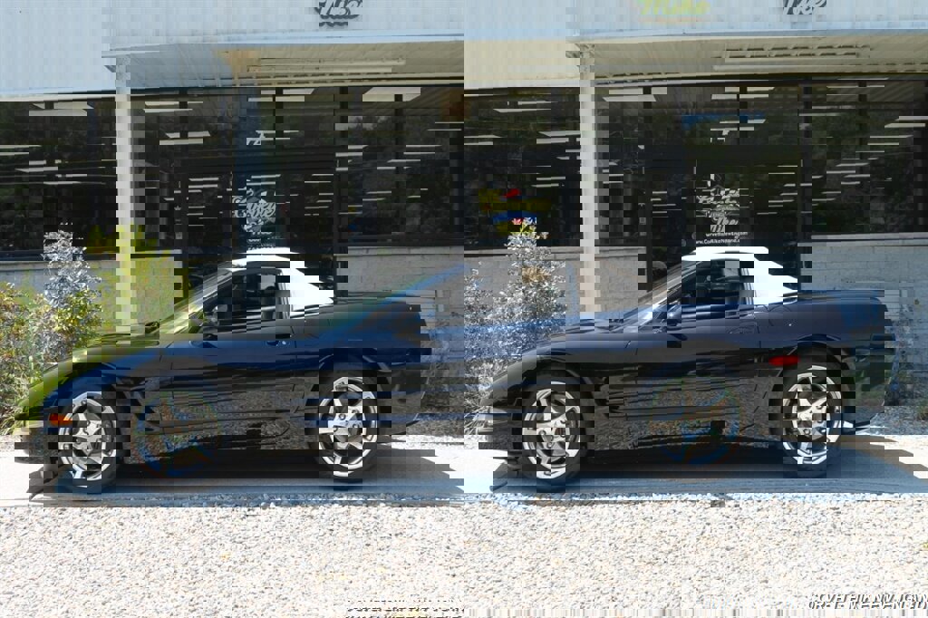 Used 2002 Chevrolet Corvette Convertible w/ Preferred Equipment Group2 image 4