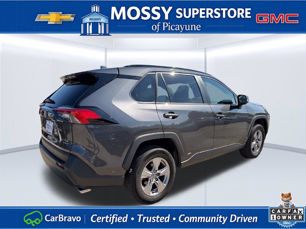 Used 2025 Toyota RAV4 XLE AWD/4WD image 6