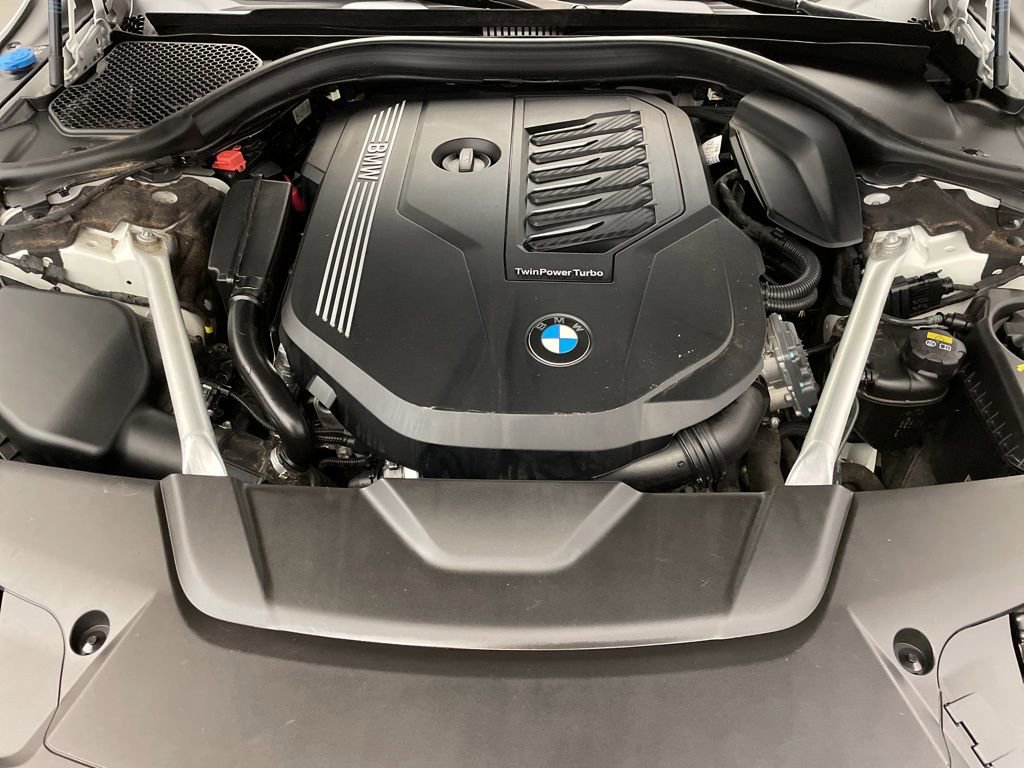 Used 2021 BMW 740i w/ M Sport Package RWD image 31