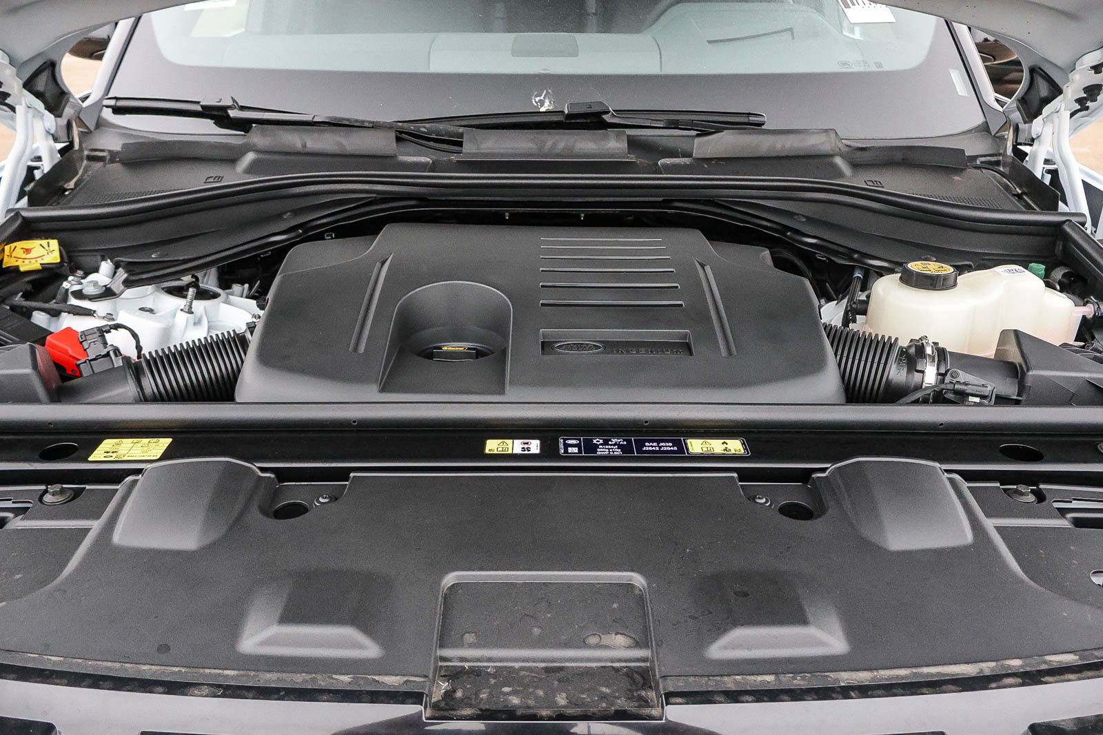New 2025 Land Rover Range Rover SE AWD/4WD image 37
