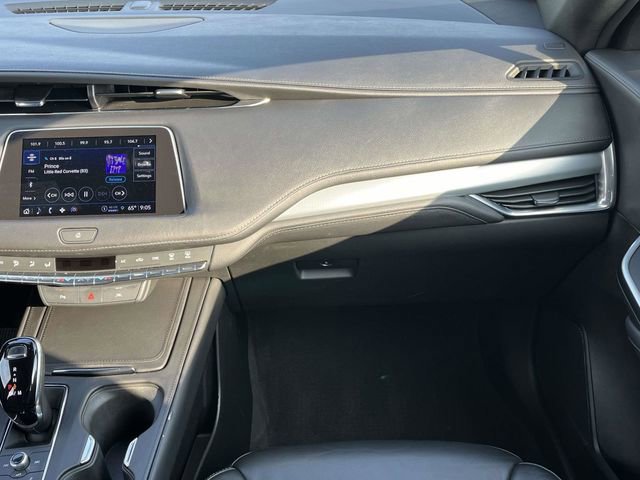 Used 2023 Cadillac XT4 Premium Luxury image 18