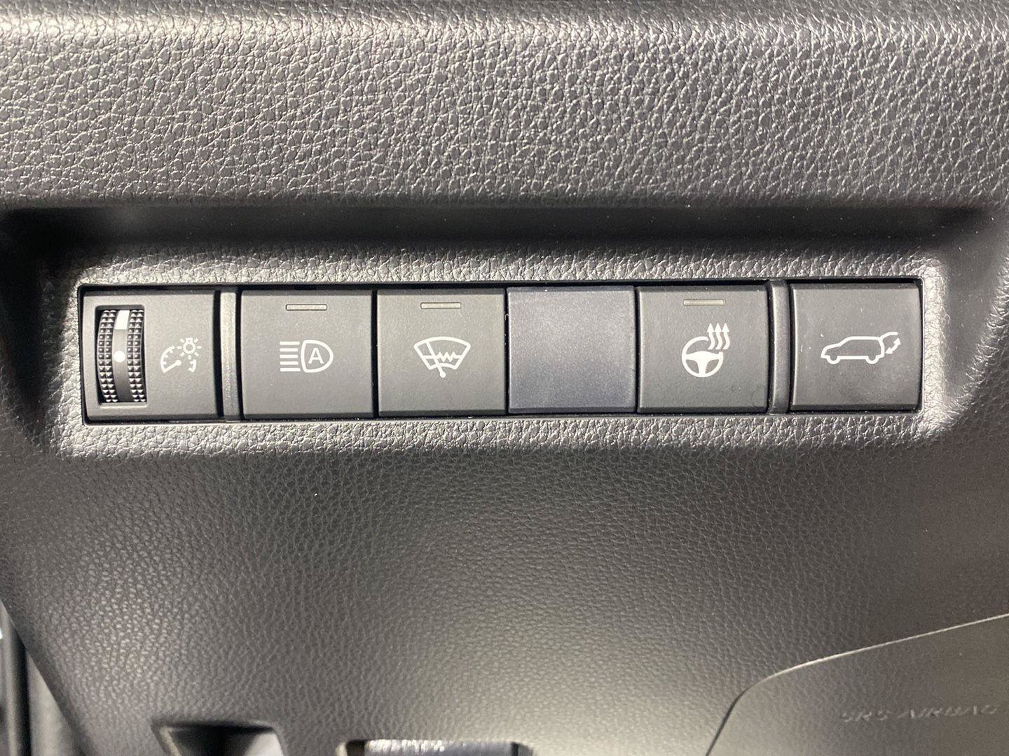 Used 2021 Toyota RAV4 SE w/ Weather & Moonroof Package AWD/4WD image 23