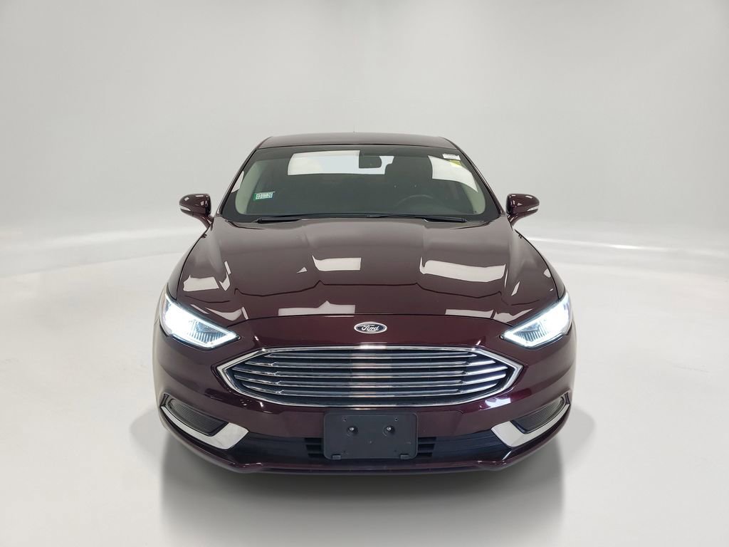 Used 2018 Ford Fusion SE w/ Fusion SE Technology Package FWD image 2