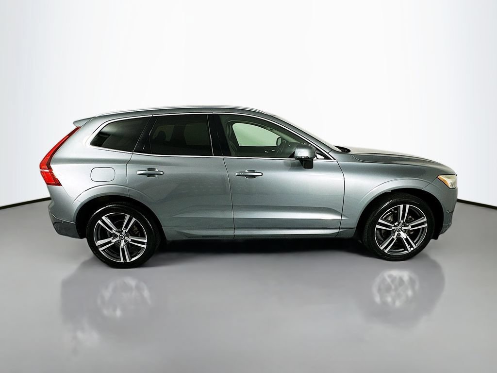 Used 2018 Volvo XC60 T5 Momentum w/ Vision Package AWD/4WD image 8