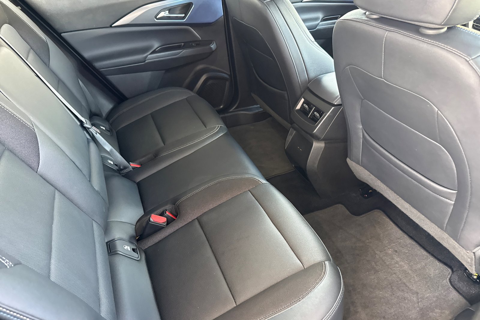 Used 2024 Chevrolet Equinox EV LT FWD image 24