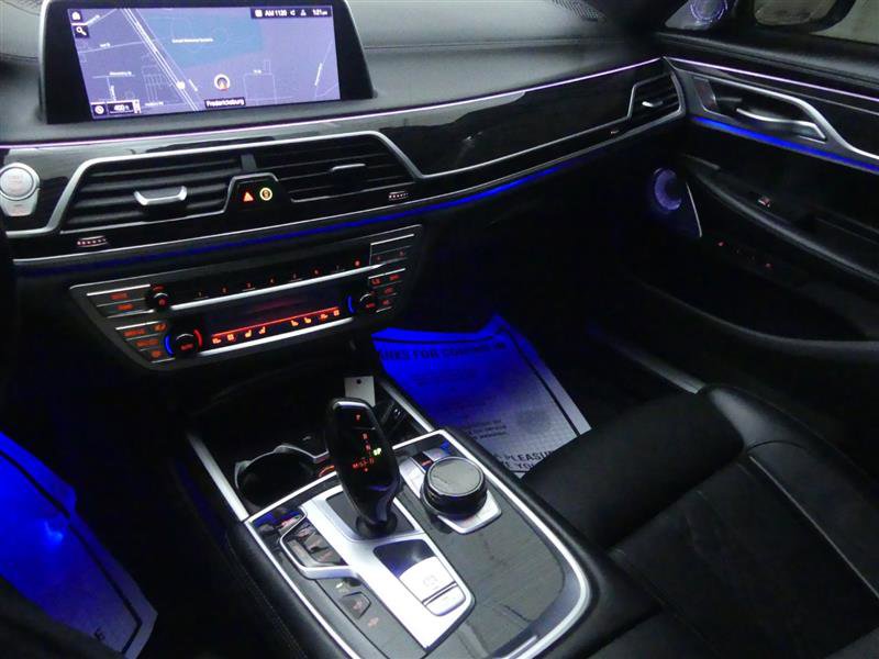 Used 2022 BMW 750i xDrive w/ Executive Package AWD/4WD image 17