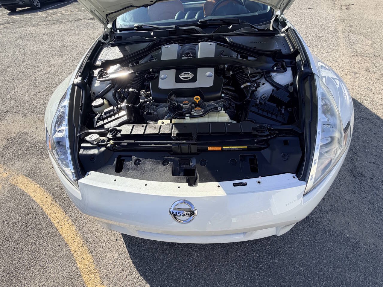 Used 2012 Nissan 370Z Touring RWD image 9