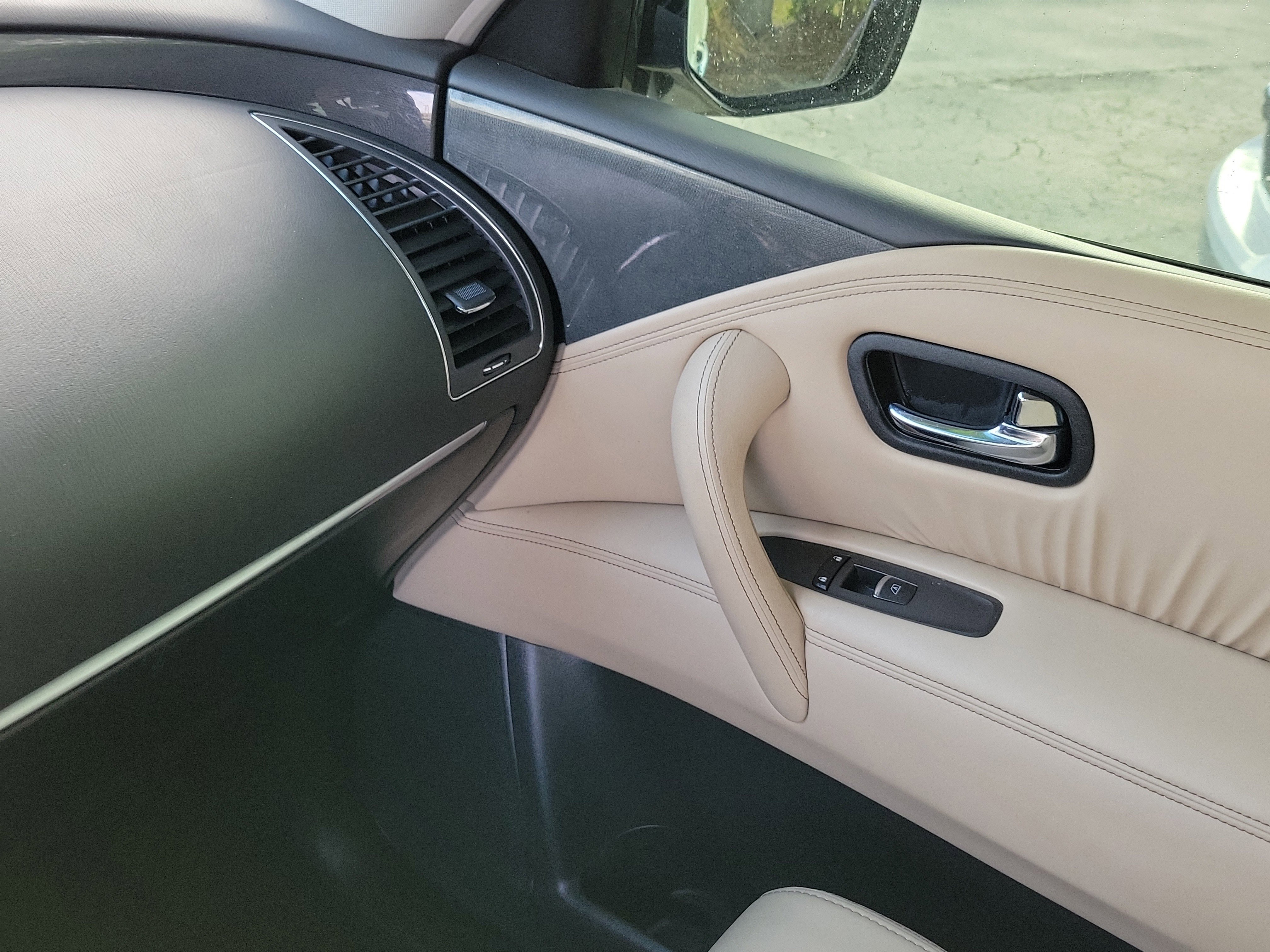 Used 2021 Nissan Armada SV w/ SV Appearance Package image 29