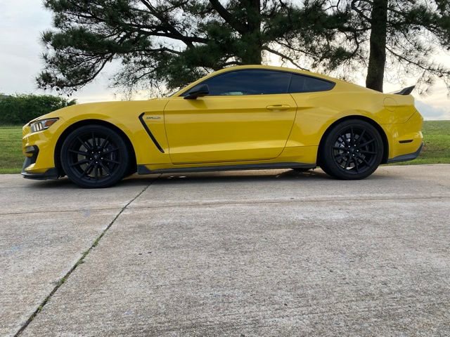 Used 2016 Ford Mustang Shelby GT350 w/ Technology Package image 6