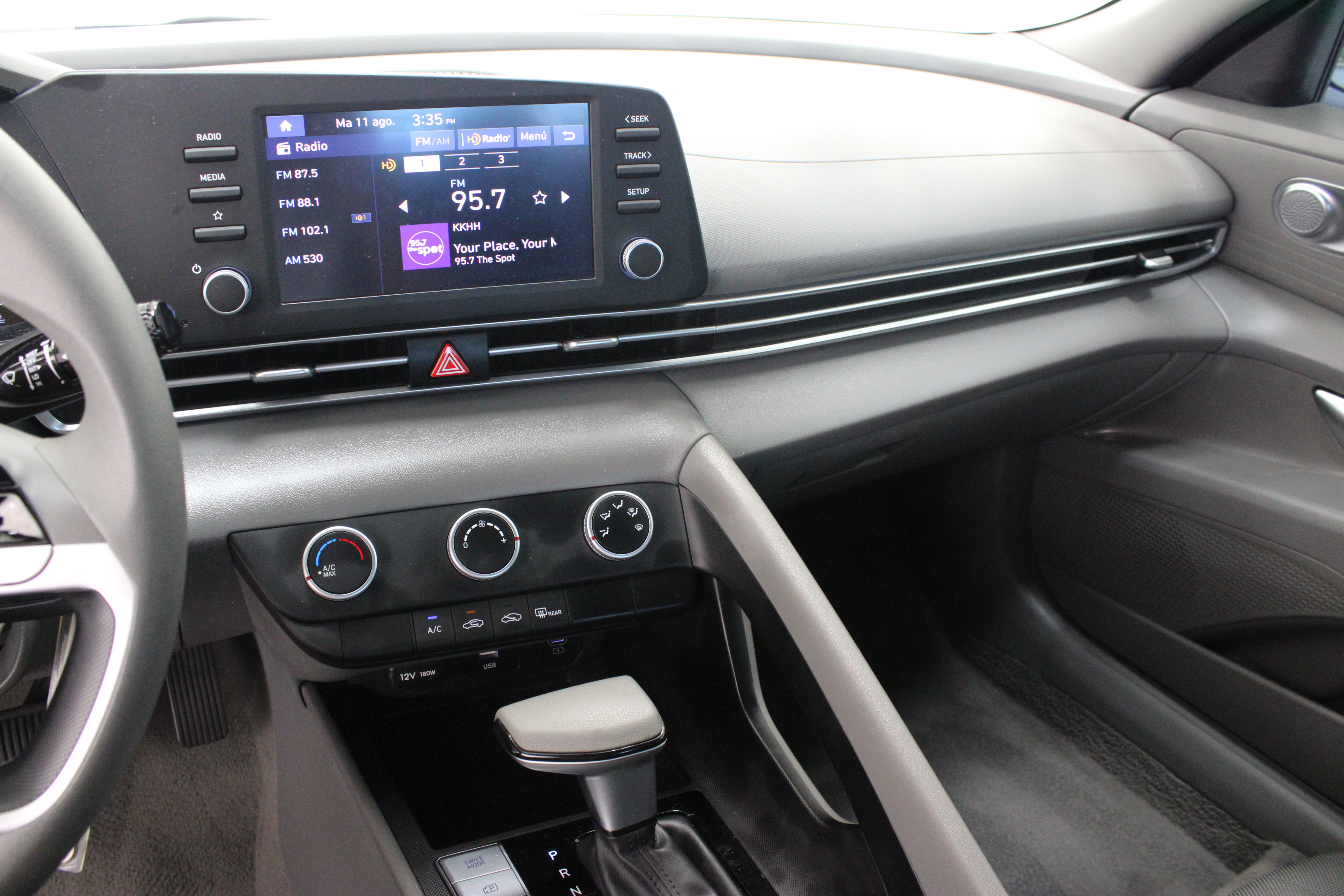 Used 2025 Hyundai Elantra SE FWD image 15