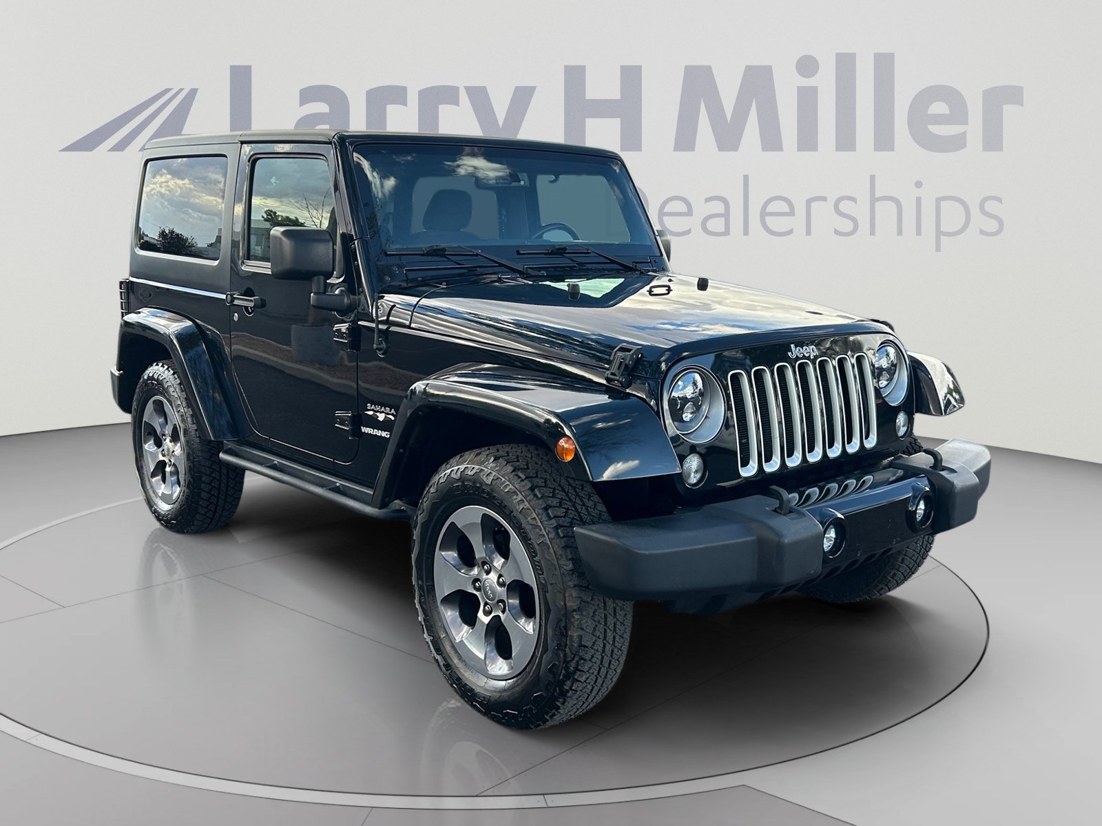 Used 2016 Jeep Wrangler Sahara w/ Connectivity Group AWD/4WD image 7