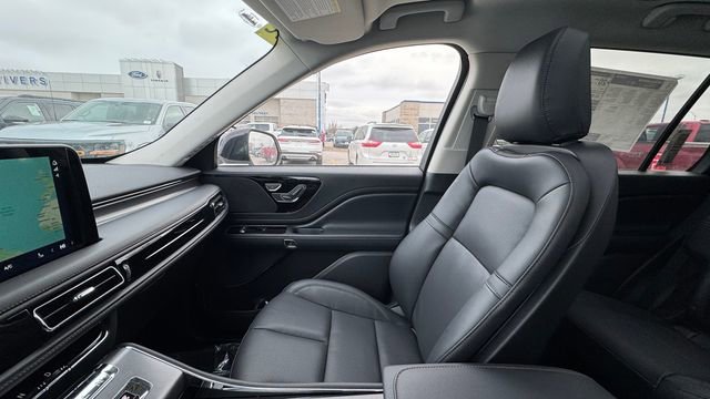 New 2026 Lincoln Aviator AWD w/ Jet Appearance Package image 26