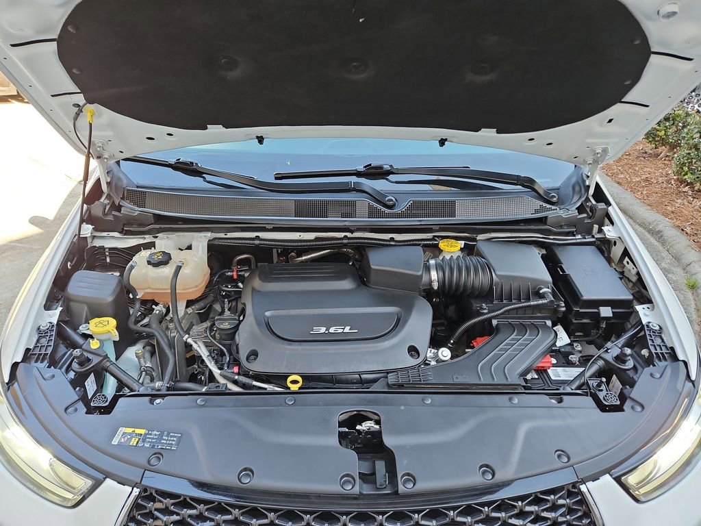 Used 2023 Chrysler Pacifica Touring-L image 36