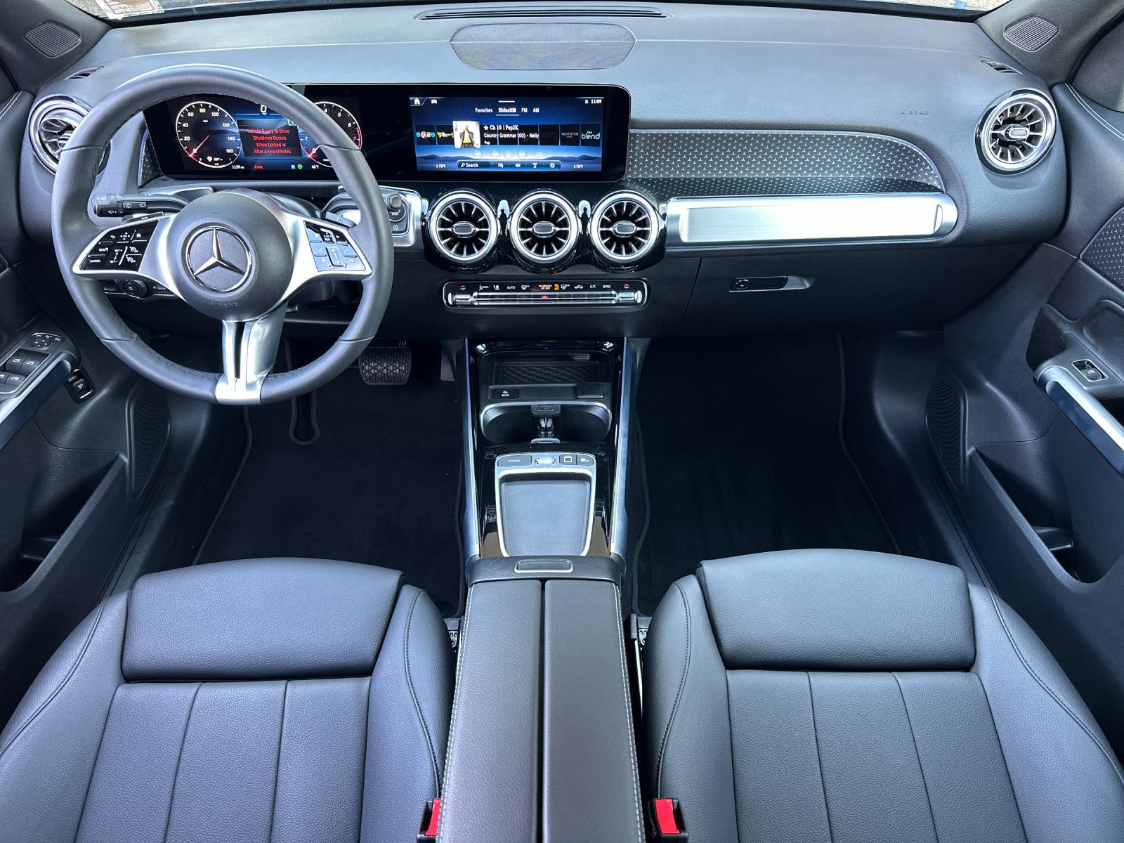 Used 2025 Mercedes-Benz GLB 250 4MATIC image 13