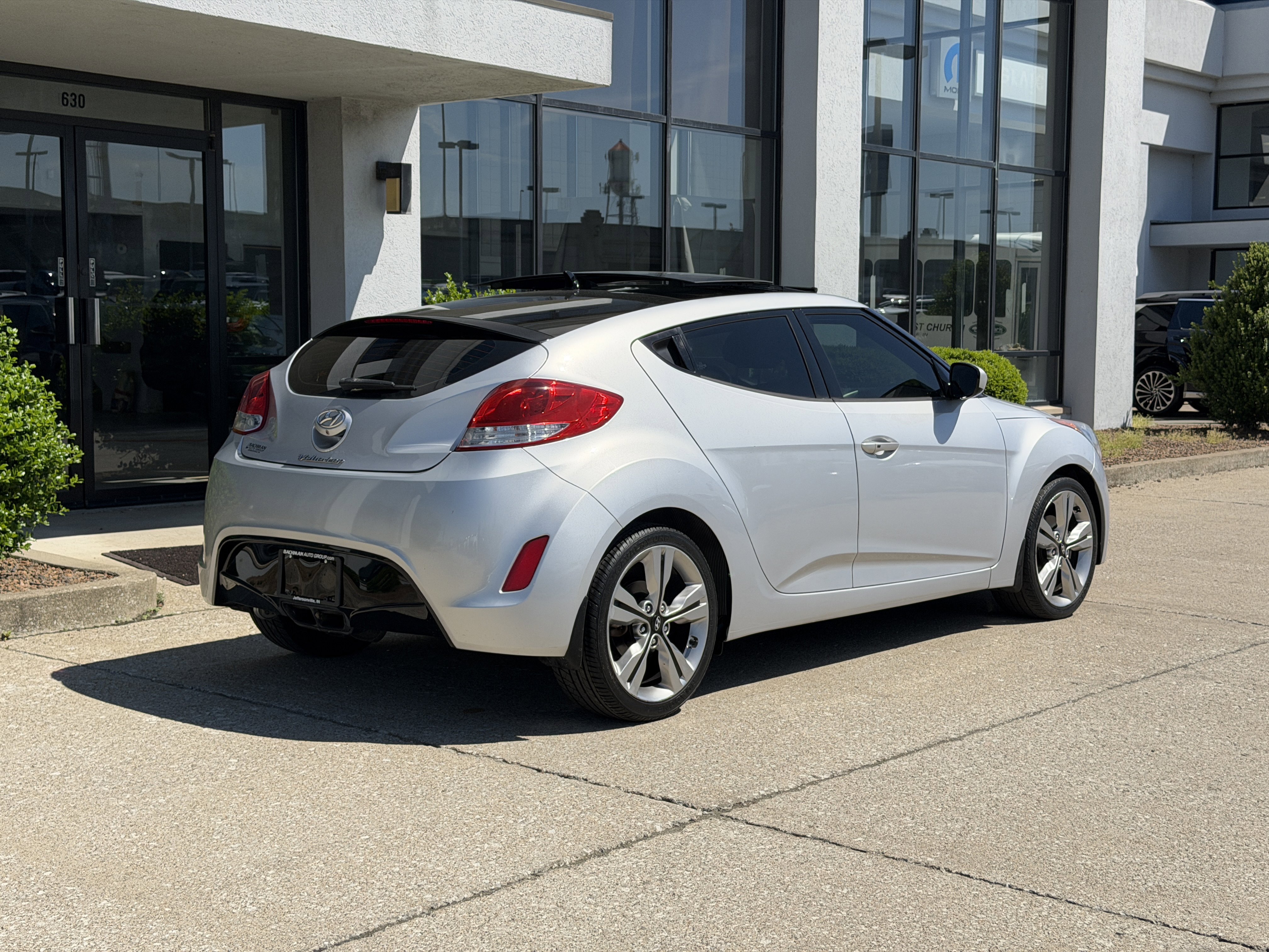 Used 2017 Hyundai Veloster Value Edition FWD image 4