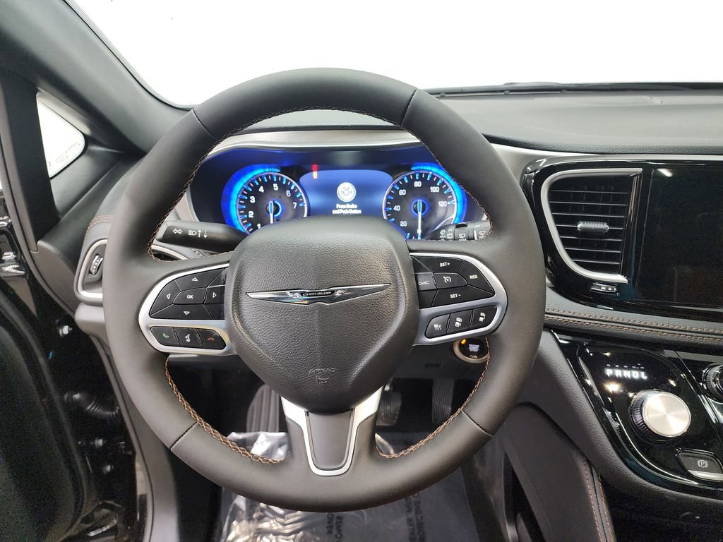 New 2026 Chrysler Pacifica Pinnacle image 10