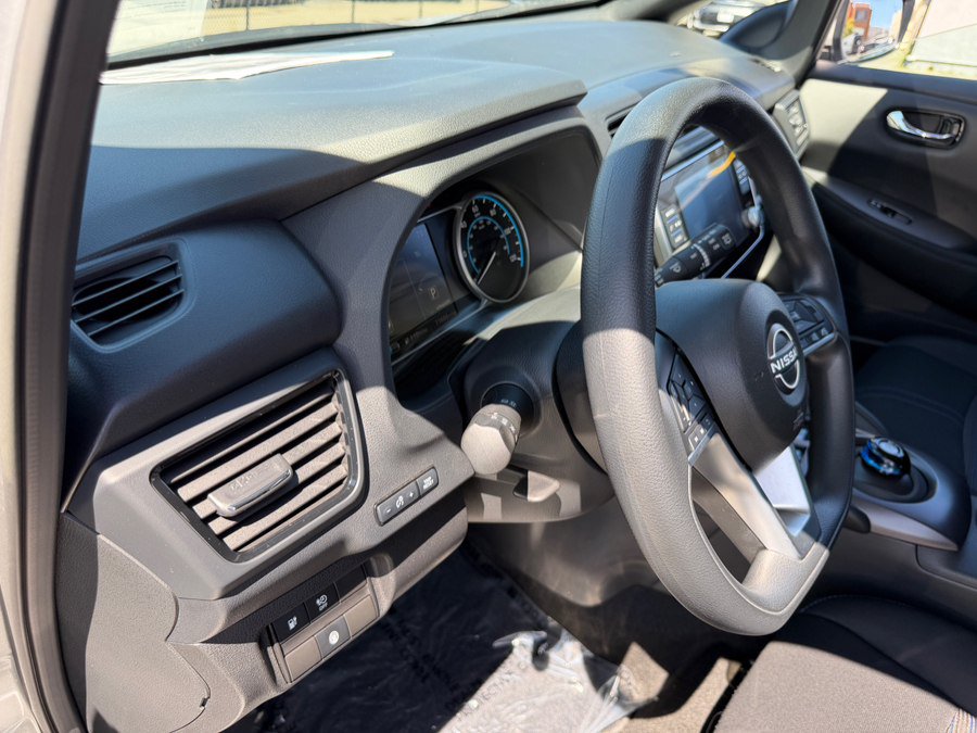 Used 2025 Nissan Leaf S FWD image 10