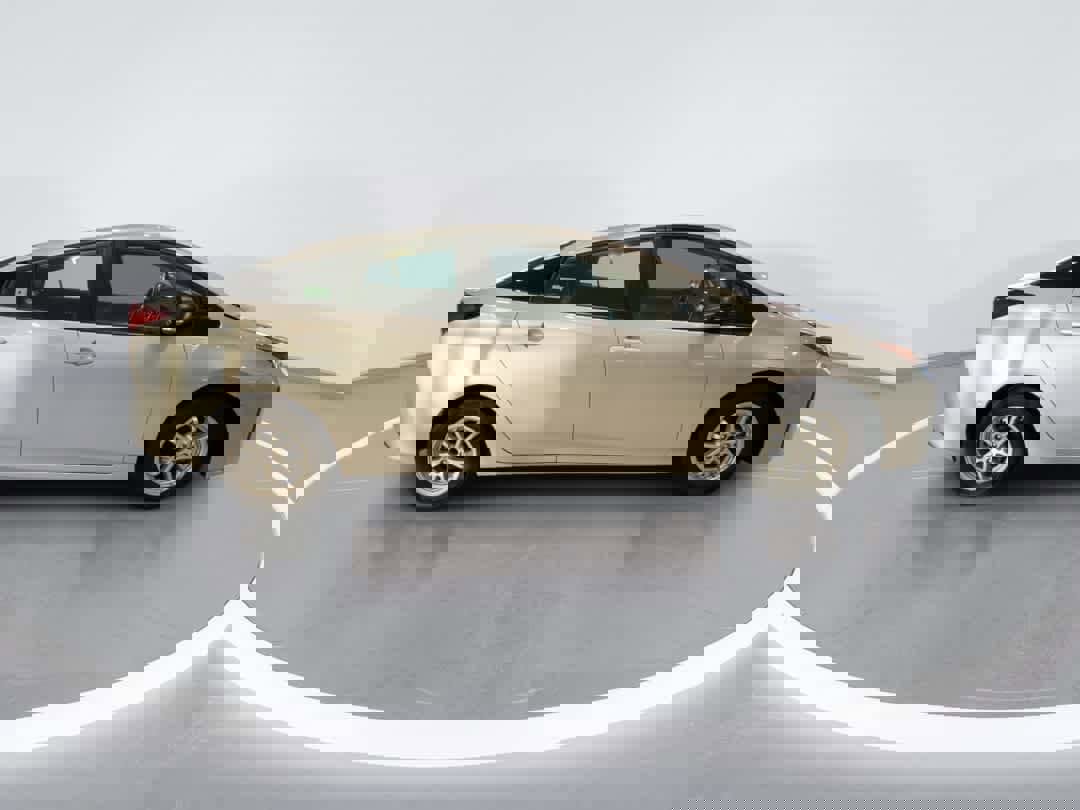 Used 2021 Toyota Prius LE image 9