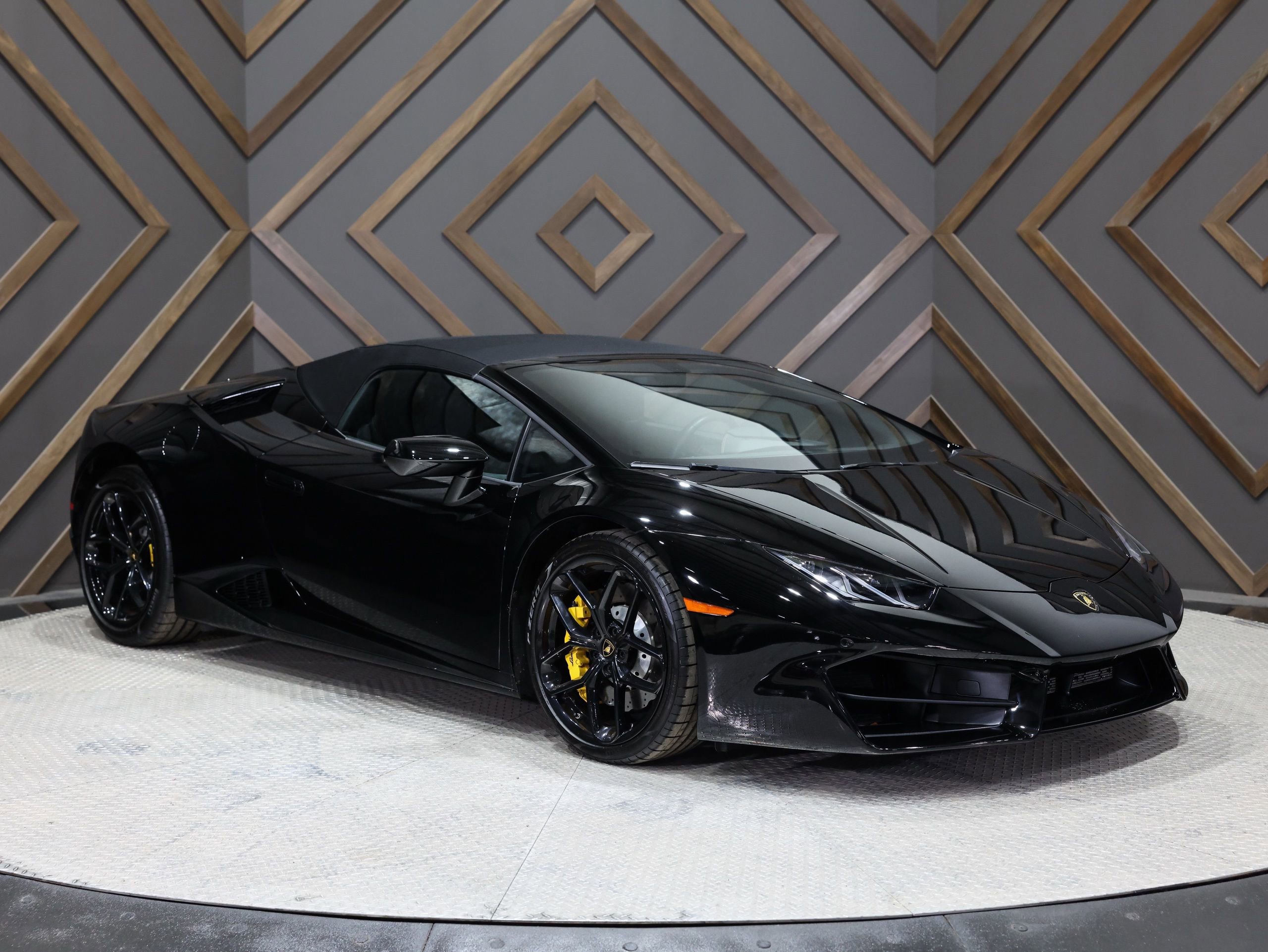 Used 2018 Lamborghini Huracan LP 580-2 RWD image 3