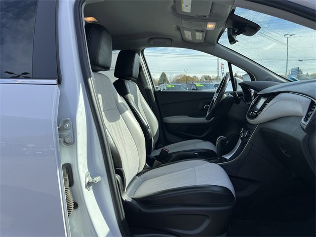 Used 2020 Chevrolet Trax LT w/ Driver Confidence Package image 19