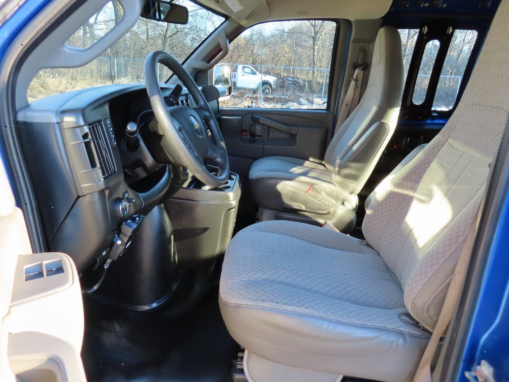 Used 2018 Chevrolet Express 3500 Extended w/ Driver Convenience Package image 21