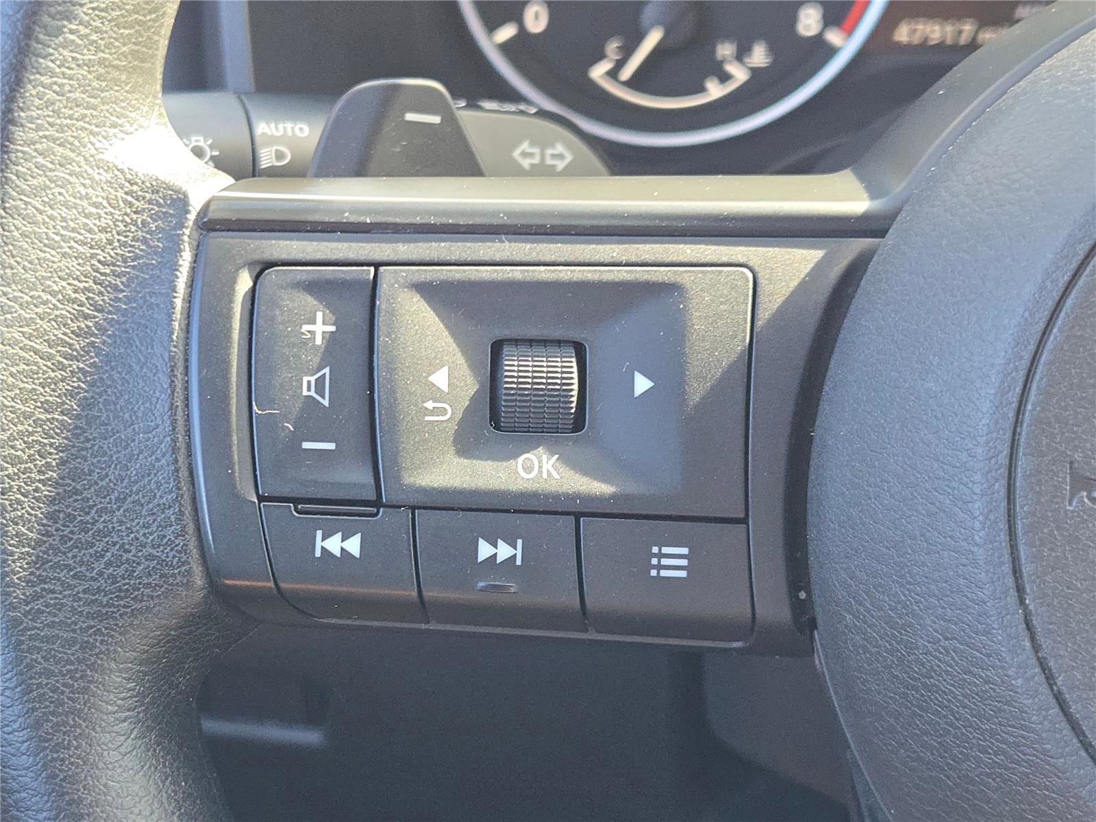 Used 2024 Nissan Rogue SV image 32