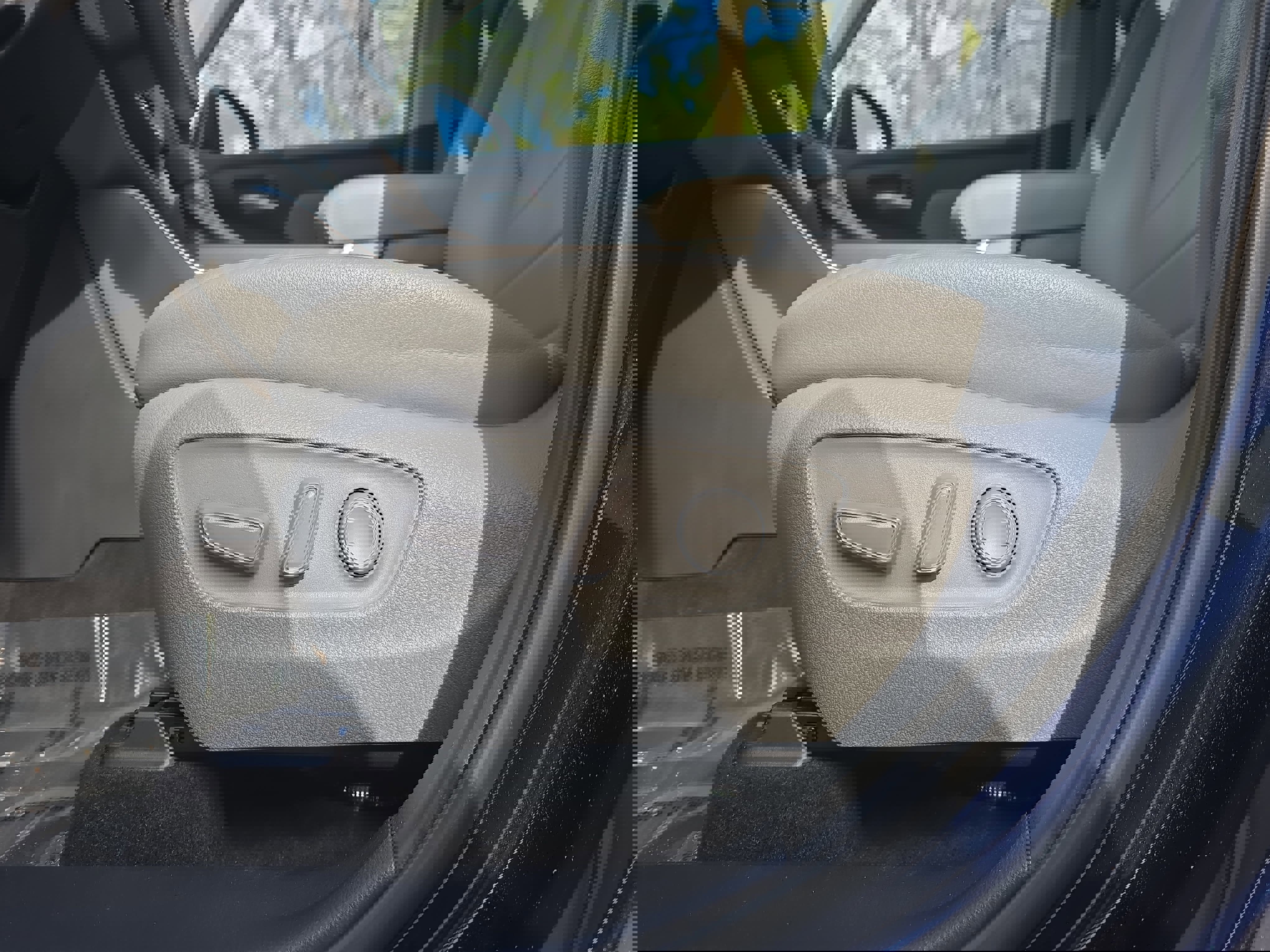 Used 2023 Toyota Highlander XLE image 28