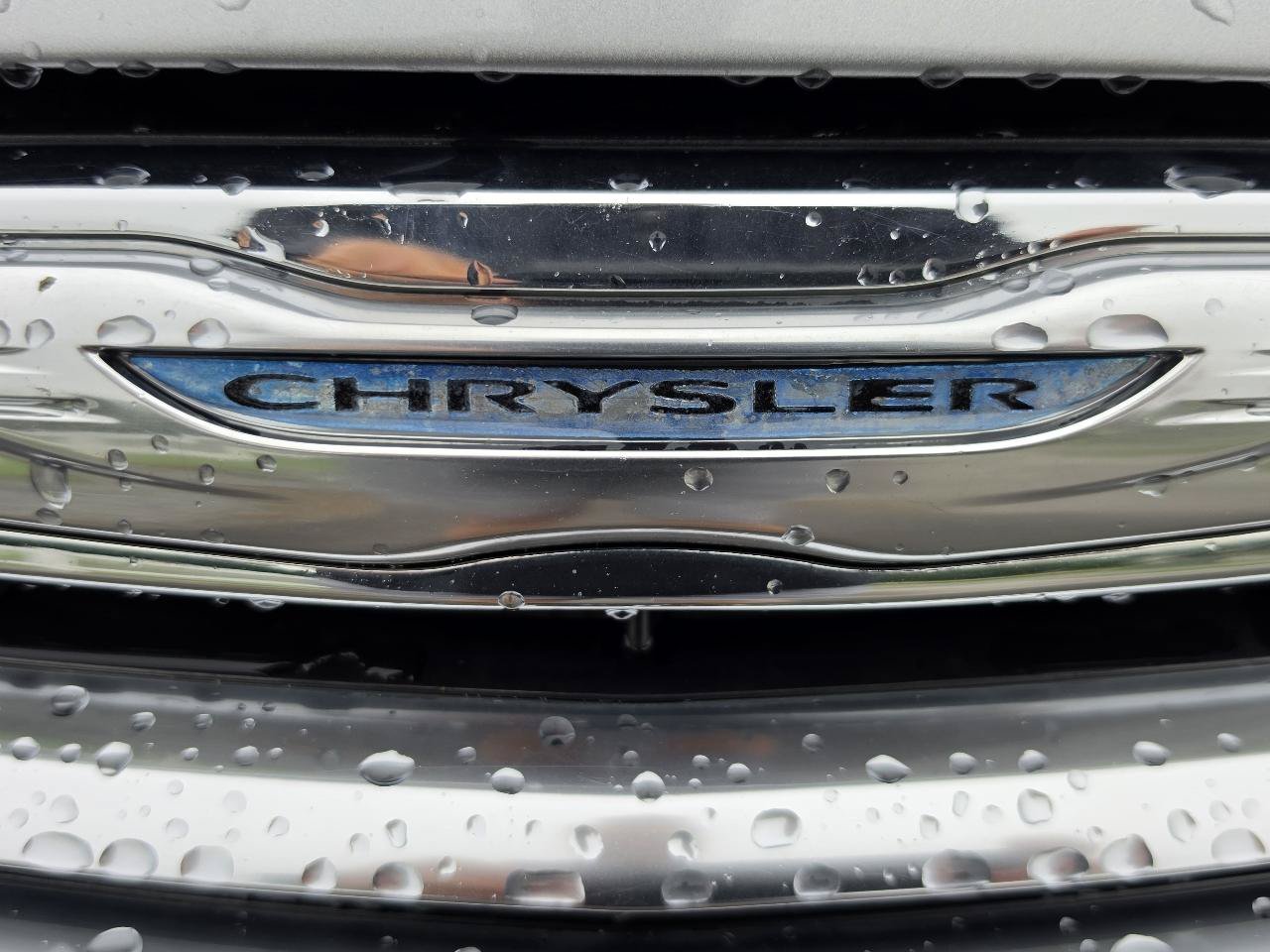 Used 2014 Chrysler Town & Country Touring FWD image 22