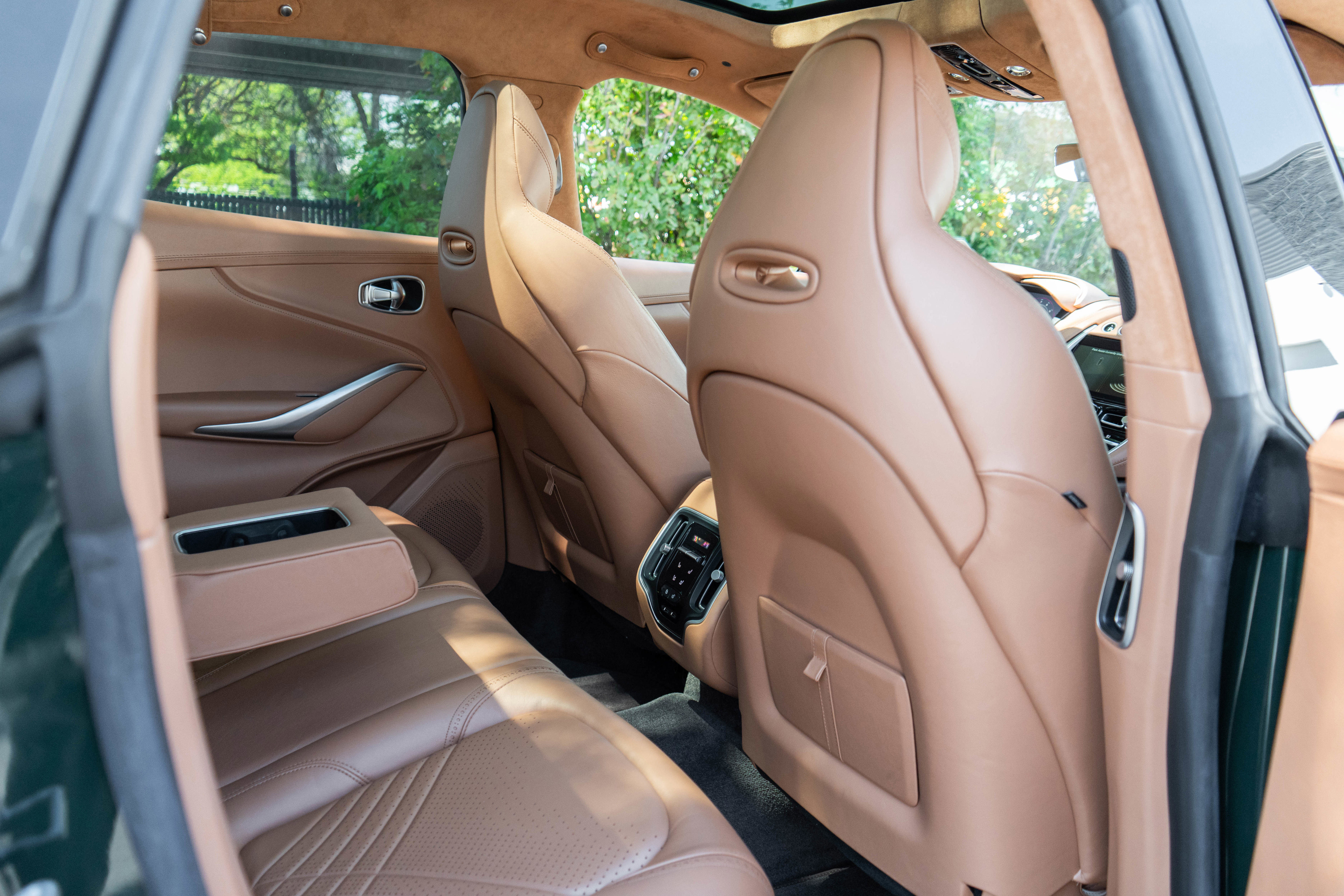 Used 2021 Aston Martin DBX AWD/4WD image 43
